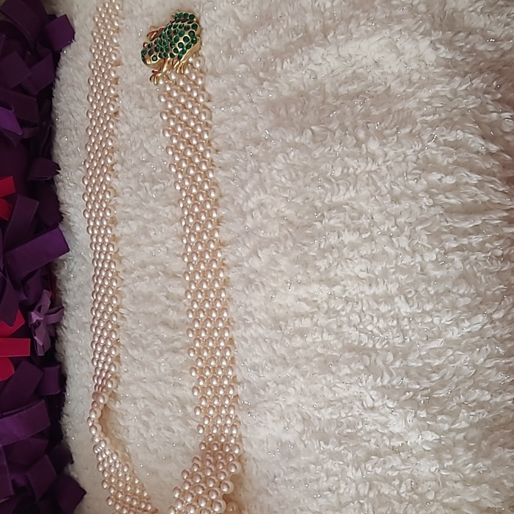 One of a kind beautiful frog belt with emerald colored stones